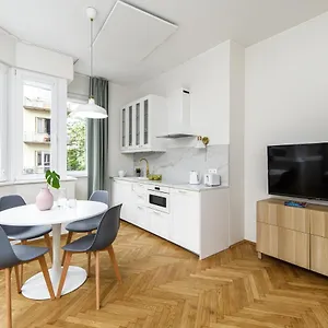  Apartment Native Zulawskiego 8